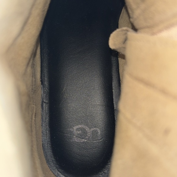 NWOT UGG ASHTON SHORT SAND SUEDE WOMEN'S BOOTS US SIZE 10 - Picture 8 of 9